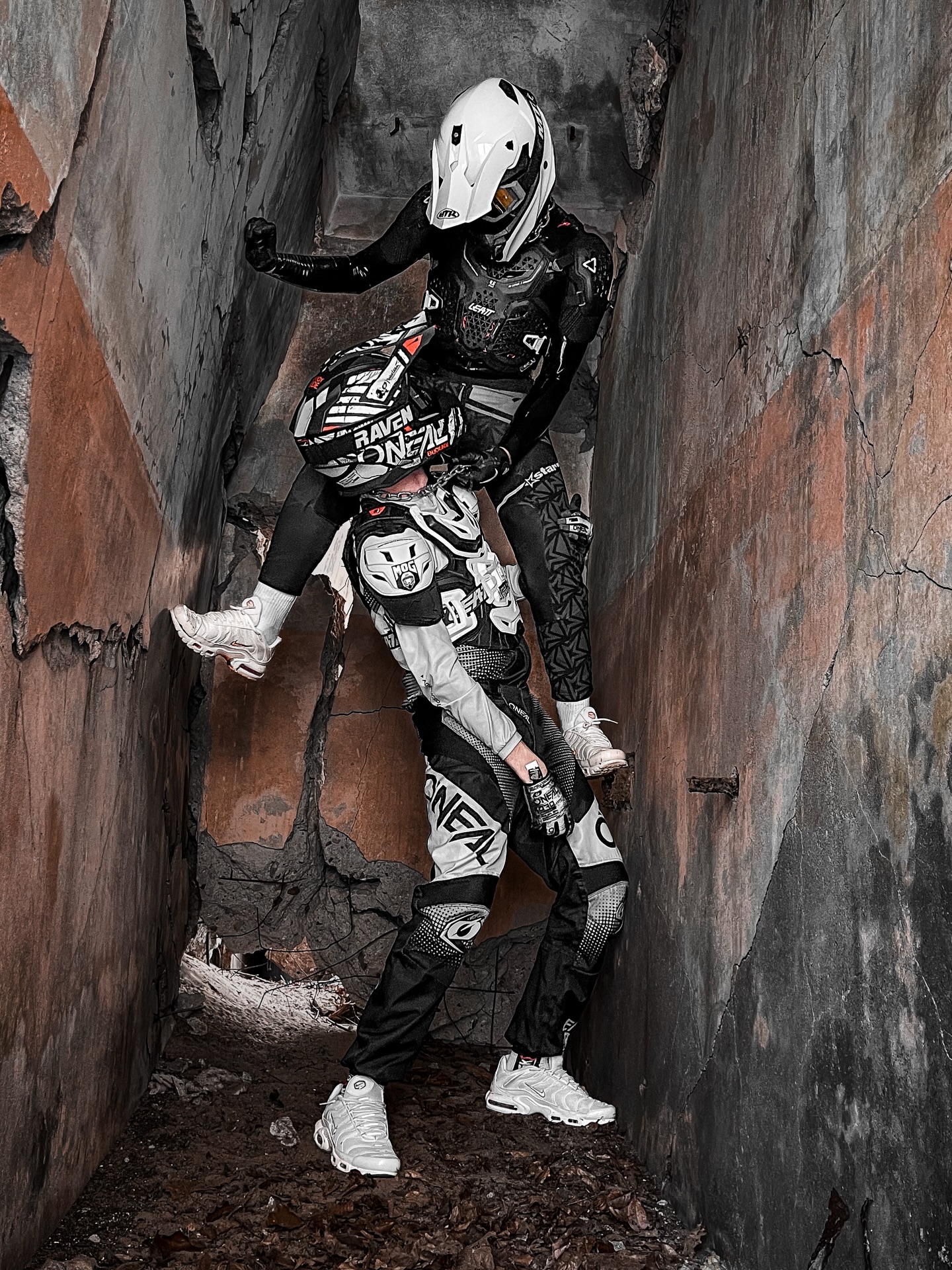 You might be taller but I can climb😈⛓️

📸: me
🎨: me